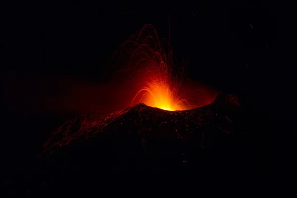 Ledakan gunung berapi. — Stok Foto