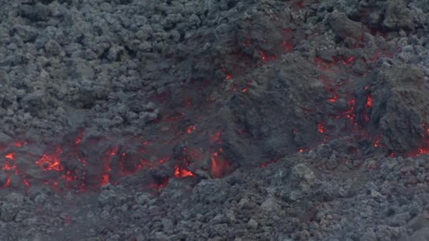 Láva tekoucí na etna — Stock video