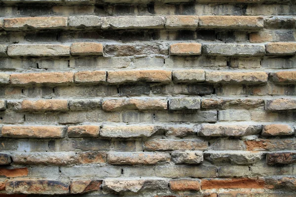 Vecchio muro di mattoni a gradini — Foto Stock