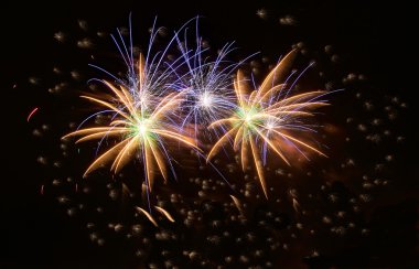 Karanlık gökyüzü, Malta havai fişek Festivali Malta'da renkli havai fişek patlayabilir