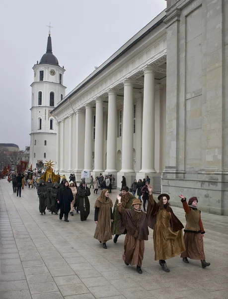 VILNIUS, LITHUANIA - MARCH 7: Unidentified peoples parade in annual traditional crafts fair - Kaziuko fair on Mar 7, 2015 in Vilnius, Lithuania — Stock Photo, Image