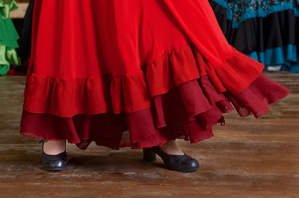 Fragmento foto do dançarino de flamenco, dança flamenco com vestido e sapatos — Fotografia de Stock
