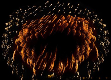 Çok renkli fireworks uygulamasında metin, Malta havai fişek Festivali, 4 Temmuz, için yer ile koyu arka plan izole Valletta Bağımsızlık günü, yeni yıl, patlayabilir, fireworks uygulamasında Malta