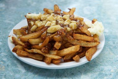 Poutine - geleneksel Kanada çanak Quebec eyaleti, lokanta popüler