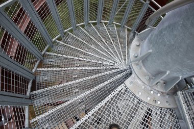 Metal konstrüksiyon soyut fotoğraf. Soğuk ve üzüntü kavramsal fotoğrafı. Siyah ve beyaz, endüstriyel, siyah beyaz fotoğraf, çapraz, dış, mimari arka plan satırlarında abstract, desen