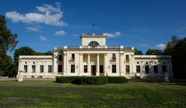 Vilnius, Litvanya, Litvanya, Litvanya, Sonbahar, sarayda Uzutrakis deki tarihi yerler yakınındaki Uzutrakis Sarayı fotoğraf doymuş