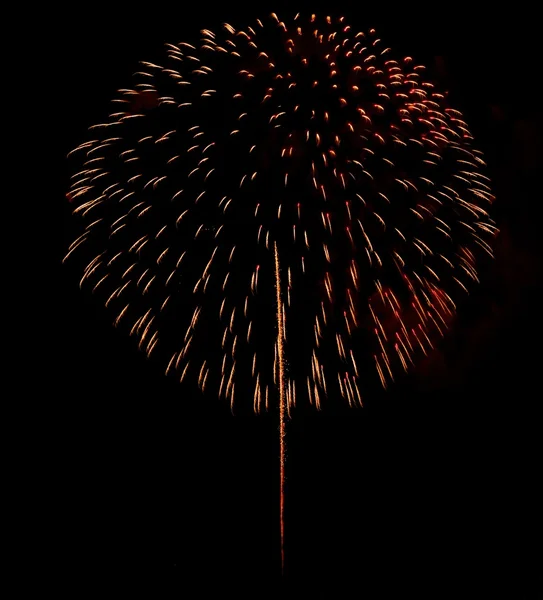 マルタ マルタ花火夜空に大きなカラフルな花火が爆発します。 — ストック写真