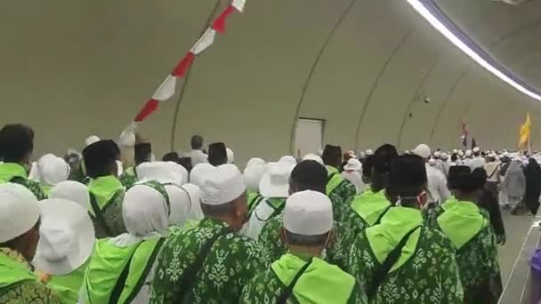 사우디아라비아 민나에서 순례를 순례자들의 모습을 비디오 비디오 집중하지 채흔들리고 기울어진 — 비디오