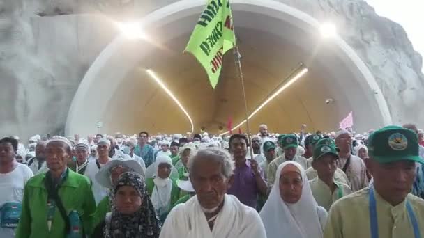 Documentação Vídeo Peregrinos Realizando Uma Série Peregrinações Hajj Mina Arábia — Vídeo de Stock