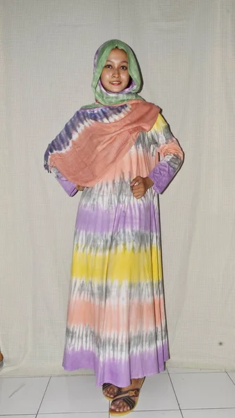 Mulheres Bonitas Sudeste Asiático Vestindo Belos Lenços Malha Pashima Camisas — Fotografia de Stock