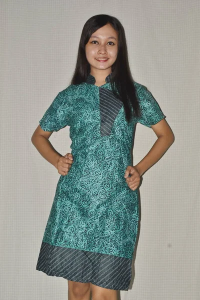 Mooie Zuidoost Aziatische Vrouwen Dragen Mooie Kleurrijke Stropdas Kleurstof Shirts — Stockfoto