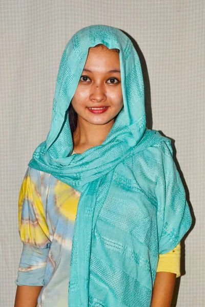 Beautiful Southeast Asian Women Wearing Beautiful Knitted Scarves Pashima Colorful — Stock Photo, Image