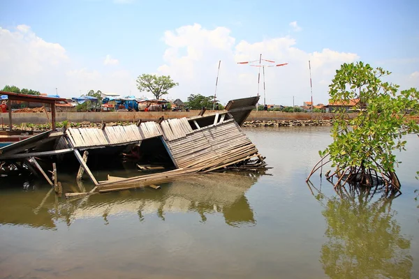 Focus Noise Image Fishing Boats Sitting Shore Because Sea — Stock Photo, Image