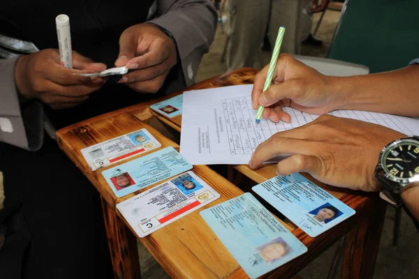 Focus Noise Image Health Workers Conducting Antigen Swab Tests Residents — Stock Photo, Image