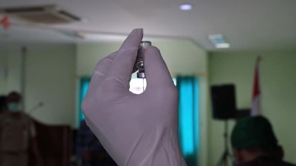 Clipe Ruídos Artefatos Injetando Vacina Covid Corpo Paciente — Vídeo de Stock
