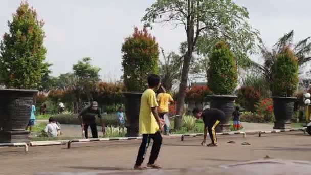 Actividades Los Residentes Parque Infantil Público Pekalongan Indonesia Marzo 2021 — Vídeos de Stock