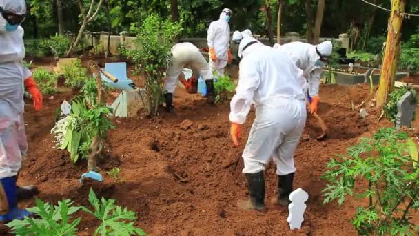 Proceso Fúnebre Cadáver Infectado Con Virus Corona Con Protocolo Covid — Vídeos de Stock