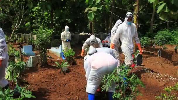 Processus Funéraire Cadavre Infecté Par Virus Couronne Avec Protocole Covid — Video