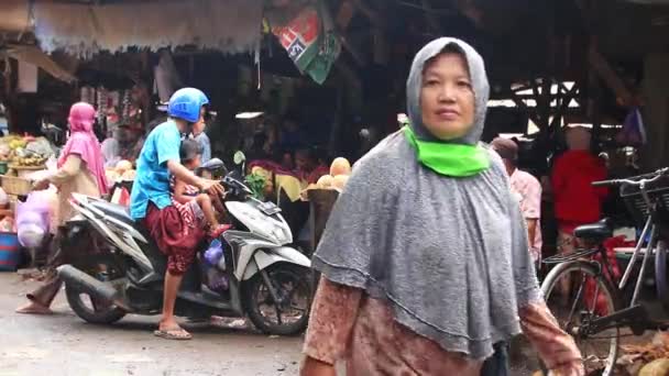 Klipp Dokumentation Invånarnas Verksamhet Traditionella Marknader Ofokuserad Och Brusklipp Pekalongan — Stockvideo