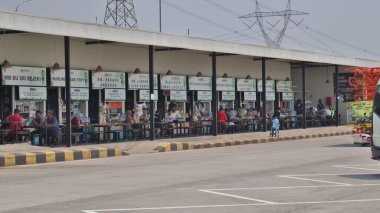 Dinlenme Alanı 360 Trans Java Batang Semarang Yolu, 30 Nisan 2021, Batang, Endonezya