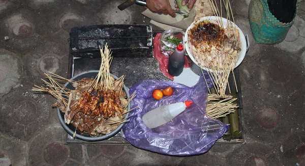 Schotel Van Kip Saté Met Madurese Pinda Saus Een Bananenblad — Stockfoto