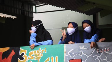 İslam yatılı okulu öğrencileri için kitlesel antijen bezi testi, Pekalongan, Endonezya, 15 Haziran 2021