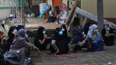 İslam yatılı okulu öğrencileri için kitlesel antijen bezi testi, Pekalongan, Endonezya, 15 Haziran 2021