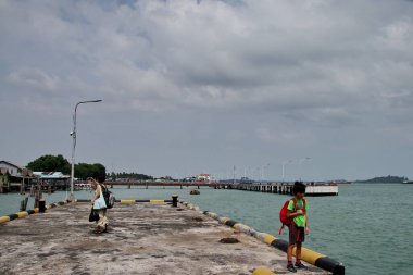 Sri Bintan Pura Limanı, yolcu taşıyan feribot terminali, Tanjung Pinang, Riau Adası, Endonezya, 6 Ağustos 2019