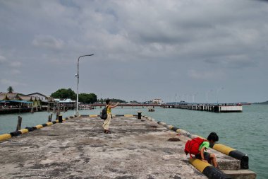 Sri Bintan Pura Limanı, yolcu taşıyan feribot terminali, Tanjung Pinang, Riau Adası, Endonezya, 6 Ağustos 2019
