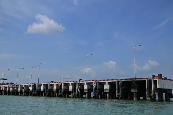 Sri Bintan Pura Port Ferry Terminal Brug Die Passagiers Vervoert — Stockfoto