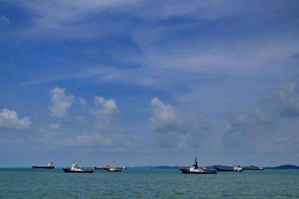 Velero Navegando Mar Maniobras Fabricación Remolcadores Islas Tanjung Pinang Riau —  Fotos de Stock
