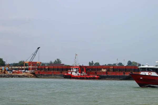 Large Cargo Barge Beach Dock Load Goods Container Ship Industrial — Stock Fotó