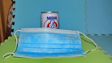  Nestle ayı damgalı tıbbi maske, 9 Temmuz 2021 'de Covid, Batang, Endonezya ile sağlıklı bir vücudun korunmasına yardımcı olur.