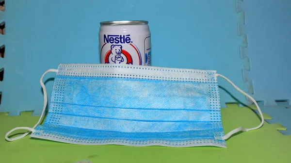 Ιατρική Μάσκα Εμπορικό Σήμα Nestle Bear Βοηθά Στη Διατήρηση Ενός — Φωτογραφία Αρχείου