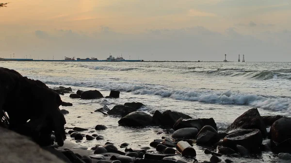 Praia Entardecer Que Tristemente Escura Carece Luz Pouco Escura — Fotografia de Stock