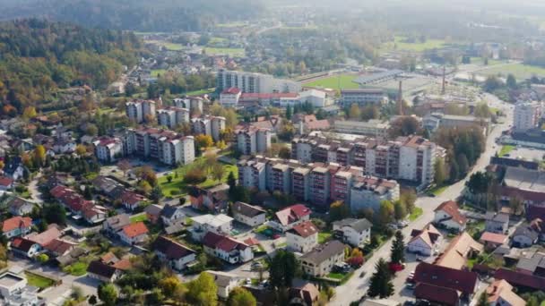 Flygbana Skjuten Över Byggnader Och Vägar Staden Domzale Slovenien Centraleuropa — Stockvideo