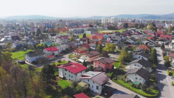 Letecký Záběr Obytných Domů Klidném Předměstí Domzale Slovinsko Střední Evropě — Stock video