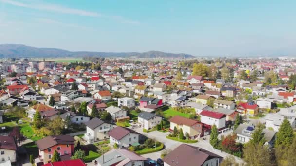 Vzrůstající Letecké Záběry Obytných Domů Předměstí Domzale Slovinsko Střední Evropě — Stock video