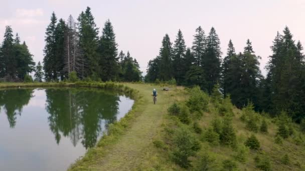 Vue Aérienne Panoramique Une Personne Sexe Masculin Faisant Vélo Électrique — Video