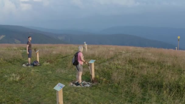 Adventurous Hiker Couple Energizing Themselves Feeling Fresh Clam Breeze Reaching — Stock Video
