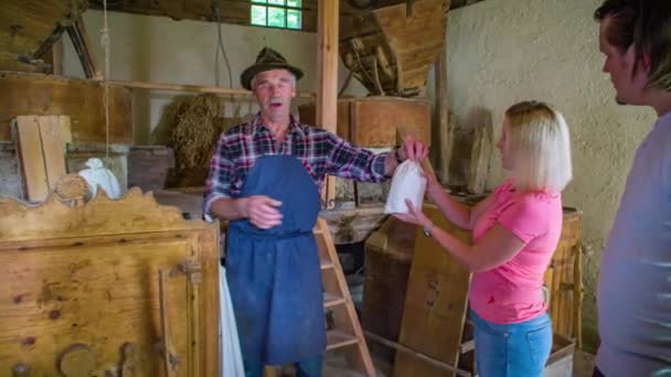 Older Miller Selling Bags Wheat Two Young Customers His Grain — Stock Video
