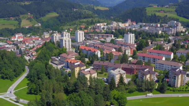 Luftumlaufbahn Der Stadt Ravne Koroskem Slowenien — Stockvideo