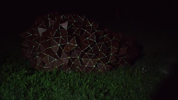 Nächtliches Detail Der Skulptur Der Forma Viva Bewegung Live Form — Stockvideo