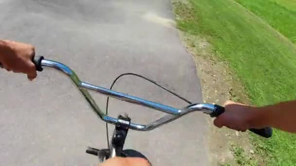 Bmx Велосипедист Колії Насоса Тестує Вгору Вниз — стокове відео