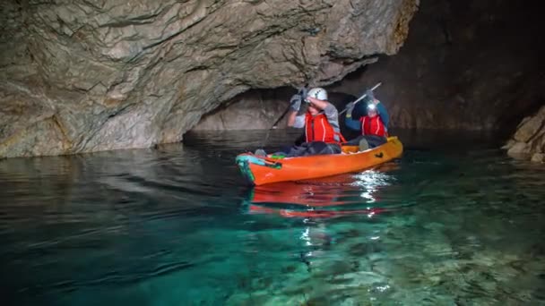 Tourists Enjoying Underground Kayaking Heritage Site Old Historic Mine Glancnik — Stock Video