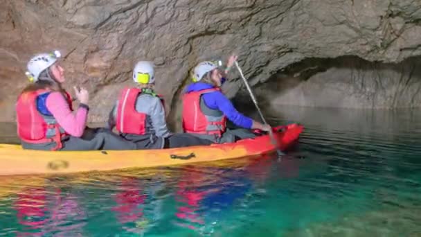 Esperienza Unica Tour Sotterraneo Kayak Delle Miniere Mezica — Video Stock