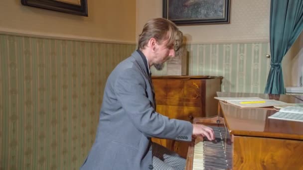 Jeune Pianiste Pratiquant Exposition Hugo Wolf Slovenj Gradec — Video