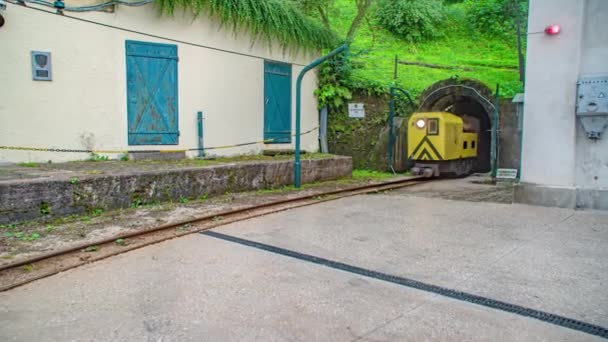 Trem Saindo Túnel Glancnik Após Passeio Pela Mina Distrito Moring — Vídeo de Stock