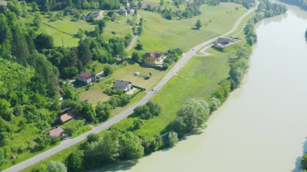 Coches Que Conducen Por Una Carretera Rural Junto Río Drava — Vídeo de stock