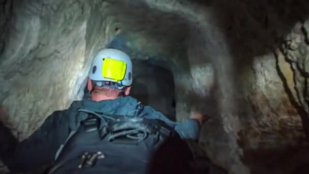 Mezica Maden Müzesinin Dar Derelerinde Kano Gezisi — Stok video
